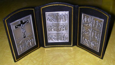 via crucis triptych